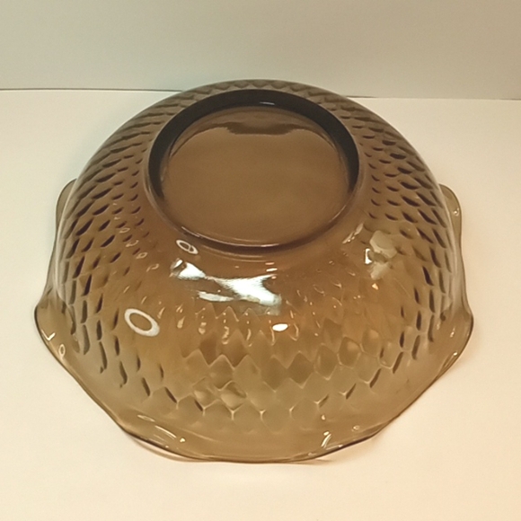 Large vintage Indiana Glass smoke gray glass bowl with diamond quilt pattern. - Picture 6 of 8